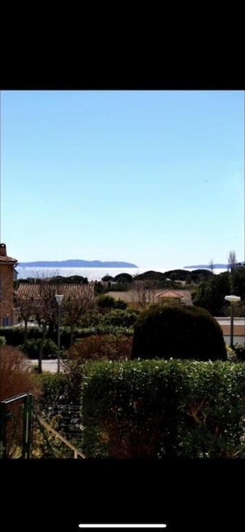 Au Petit Bonheur Vue Mer, Parking, 400M Plage Le Lavandou Exteriér fotografie